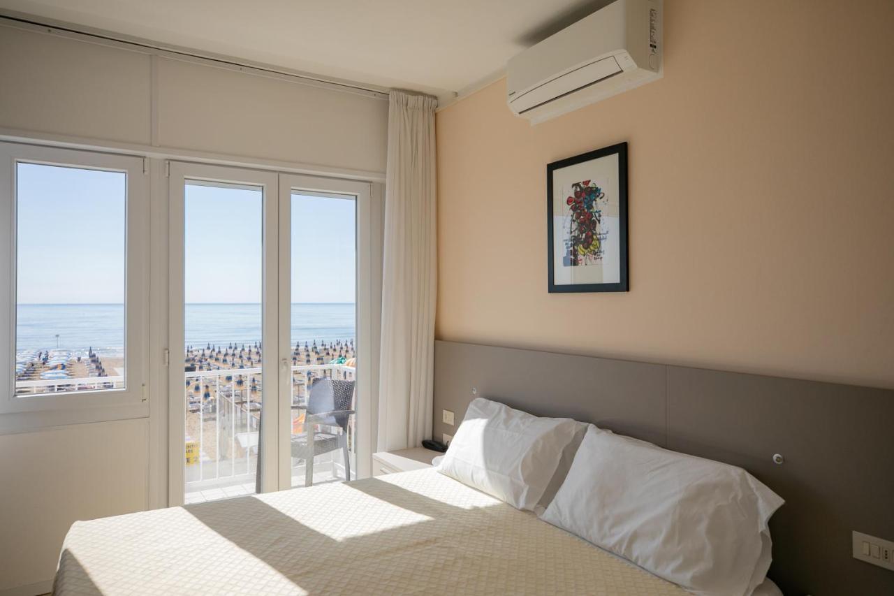 Hotel Boston 3 Stelle Superior Frontemare Лидо ди Йезоло Екстериор снимка