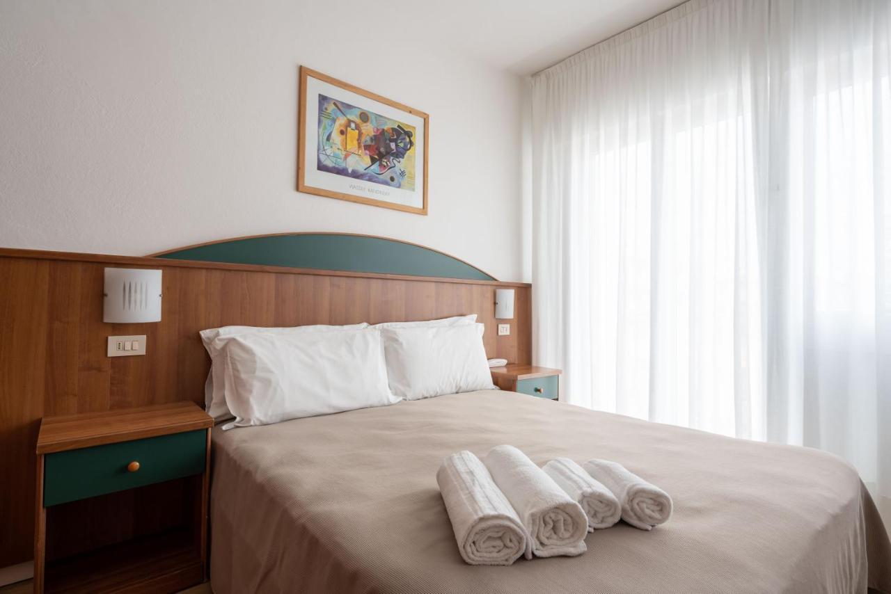 Hotel Boston 3 Stelle Superior Frontemare Лидо ди Йезоло Екстериор снимка