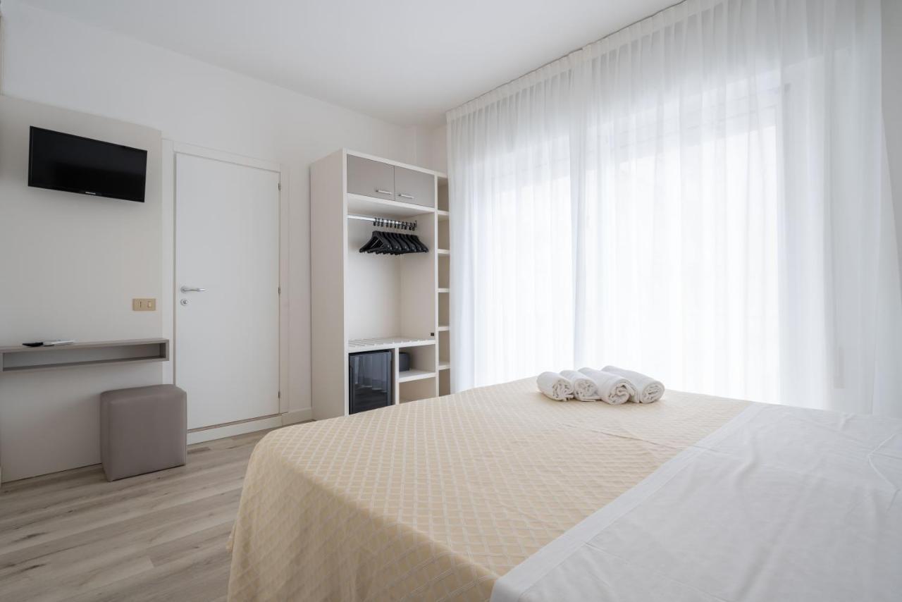 Hotel Boston 3 Stelle Superior Frontemare Лидо ди Йезоло Екстериор снимка