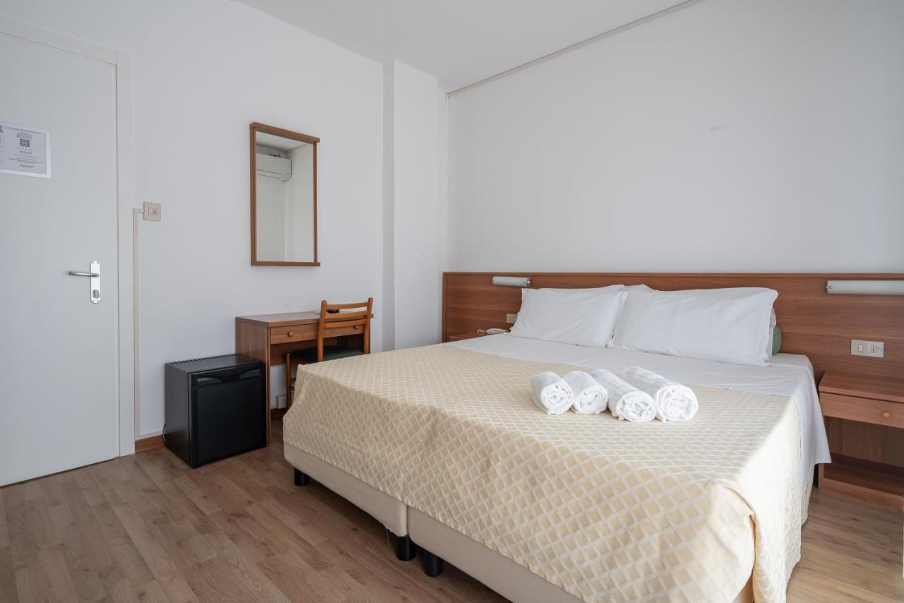 Hotel Boston 3 Stelle Superior Frontemare Лидо ди Йезоло Екстериор снимка