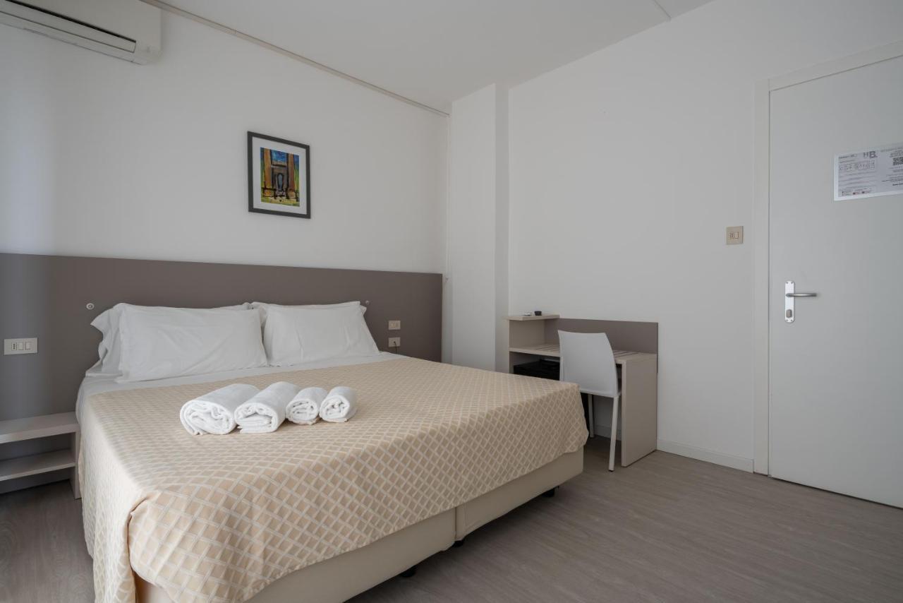 Hotel Boston 3 Stelle Superior Frontemare Лидо ди Йезоло Екстериор снимка