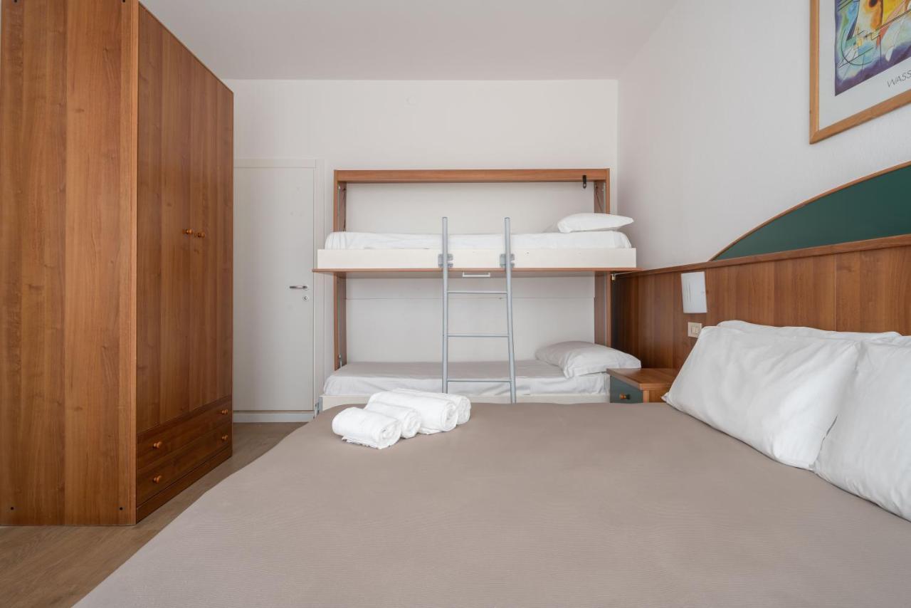 Hotel Boston 3 Stelle Superior Frontemare Лидо ди Йезоло Екстериор снимка