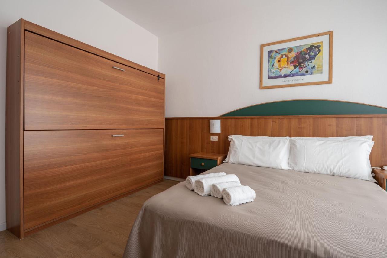 Hotel Boston 3 Stelle Superior Frontemare Лидо ди Йезоло Екстериор снимка