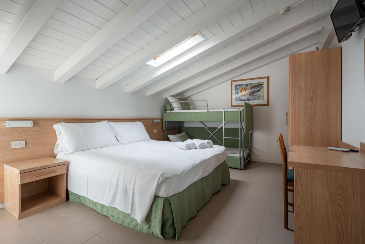 Hotel Boston 3 Stelle Superior Frontemare Лидо ди Йезоло Екстериор снимка