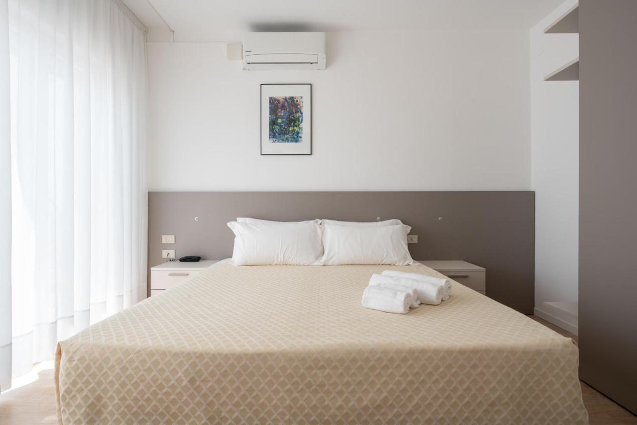 Hotel Boston 3 Stelle Superior Frontemare Лидо ди Йезоло Екстериор снимка